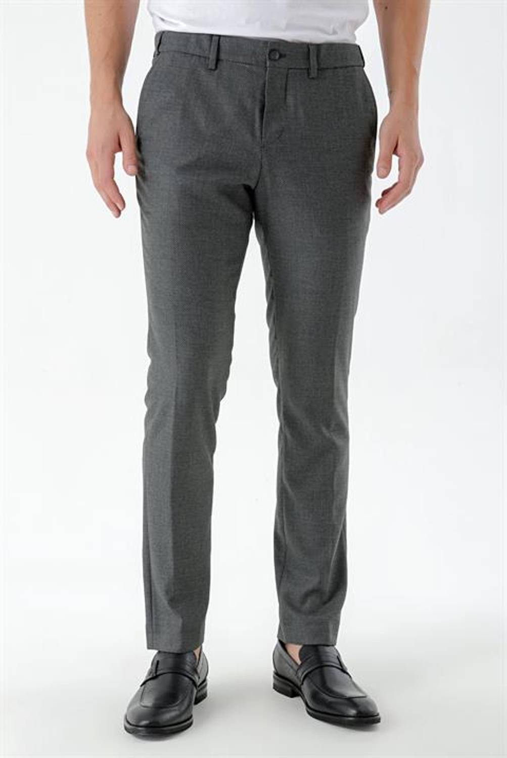 بنطال Morven الكلاسيكي ذو التصميم النحيف للرجال باللون الأسود