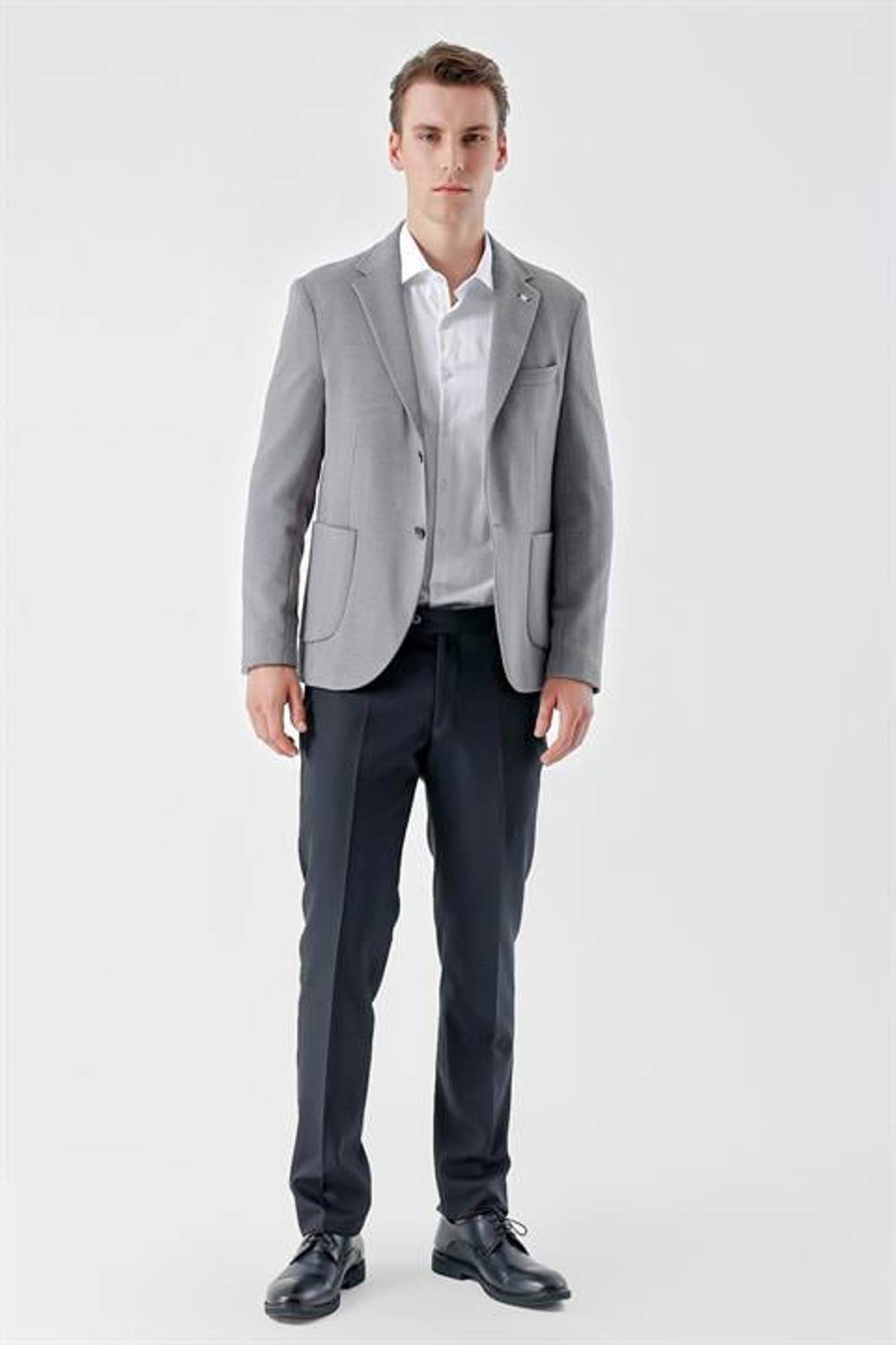 سترة رياضية للرجال من Morven ذات لون رمادي فاتح محبوك وجيب وجيب أحادي الياقة