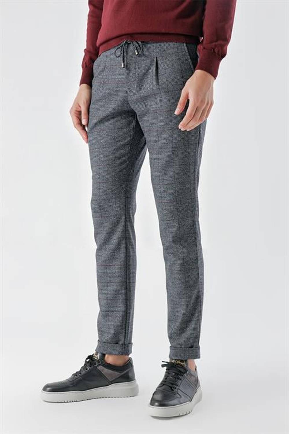 Мужские темно-синие брюки-джоггеры Slim Fit из поливискозы с карманами и застежкой на кнопке и молнии