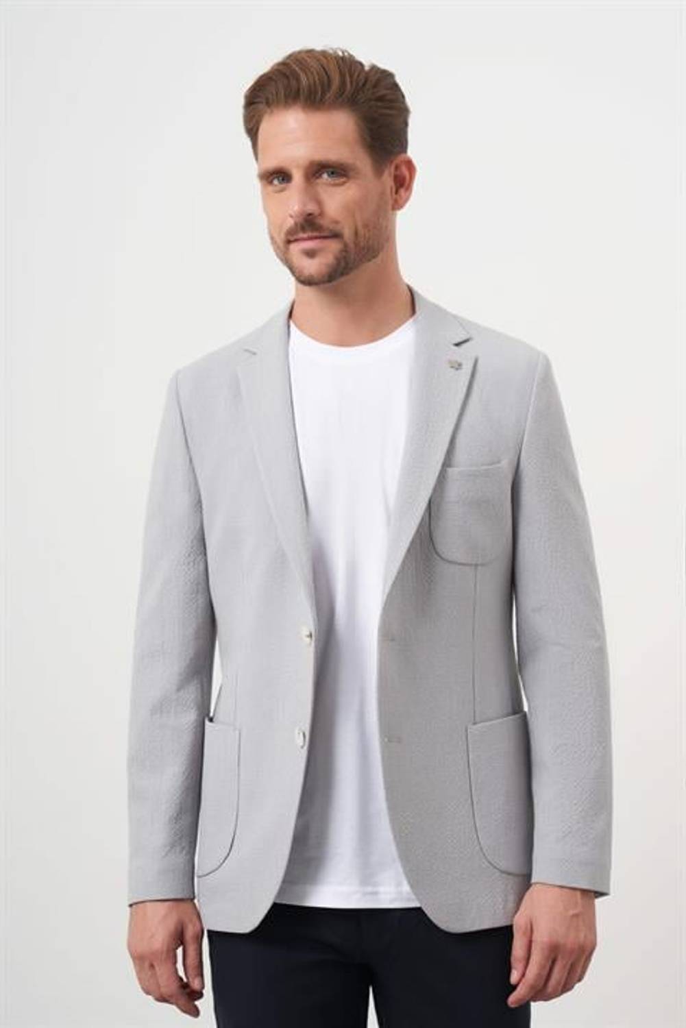Серый спортивный пиджак с узким кроем, однотонный, карманы, пуговицы, 63% полиэстер, 34% вискоза, 3% эластан, длинные рукава