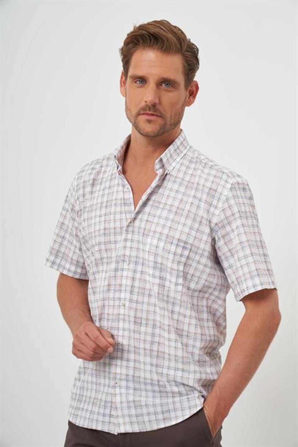 Мужская коричневая льняная рубашка с коротким рукавом, прямой силуэт, карман, 44% полиэстер, 36% хлопок, 20% лен