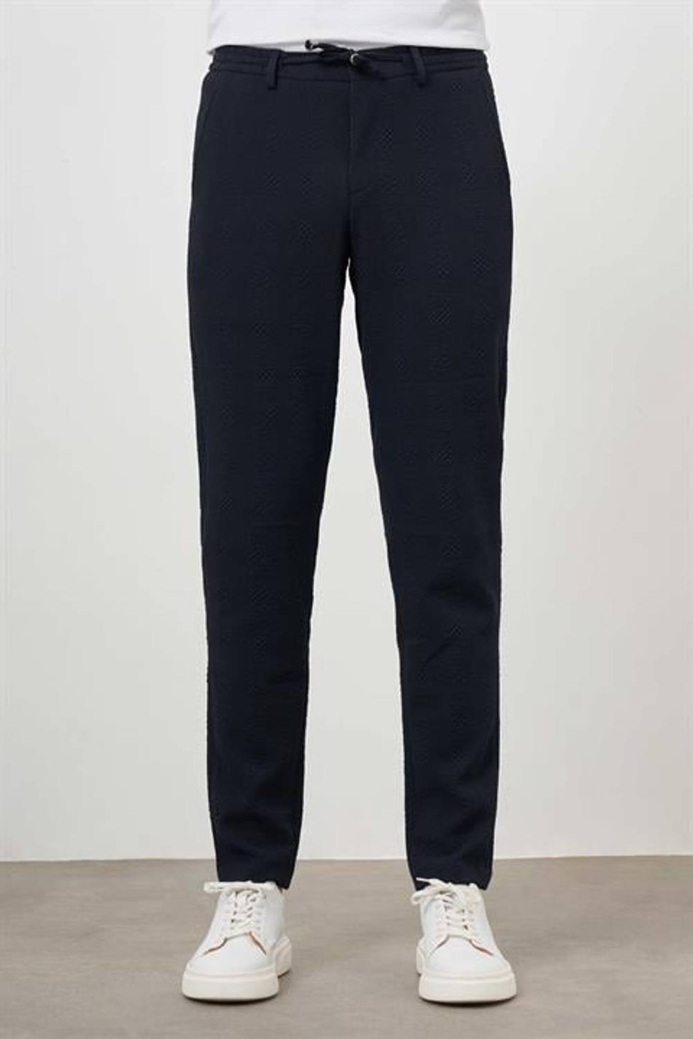 Мужские темно-синие спортивные брюки Slim Fit из поливискозы с карманами и завязками