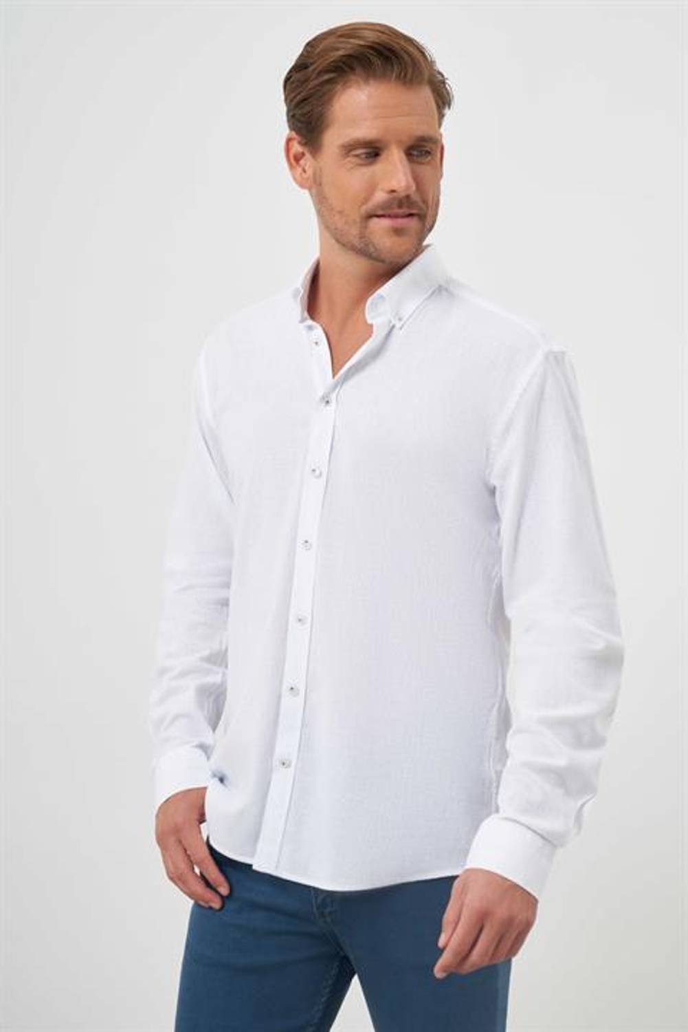 Morven Erkek Beyaz Keten Düz Desen Düğmeli Yaka Slim Fit Gömlek