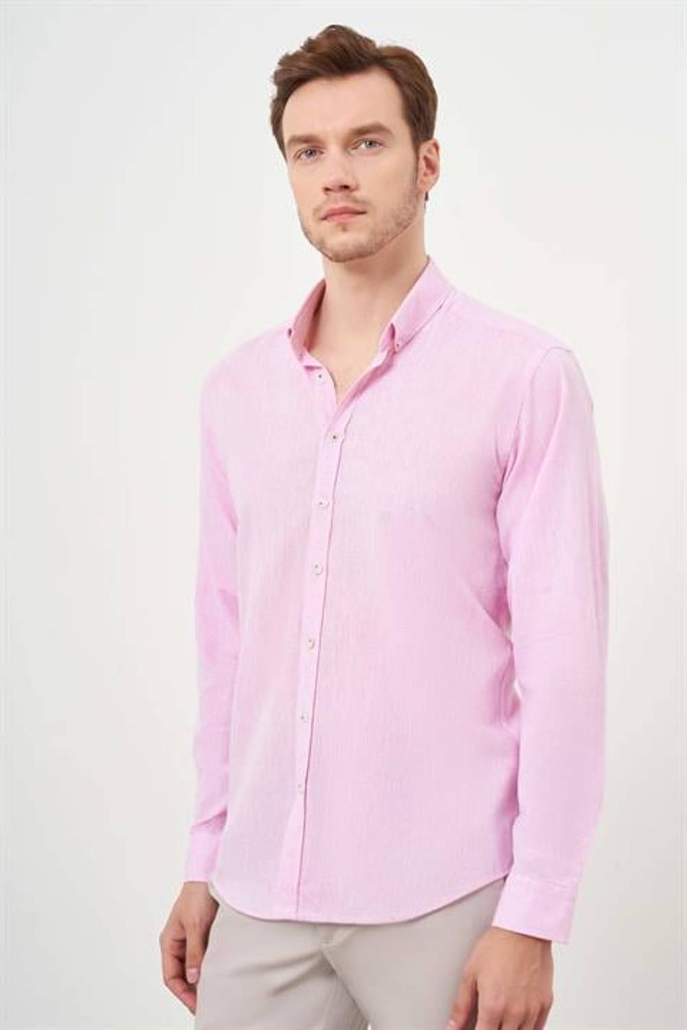Розовая лёновая рубашка slim fit с пуговицами и без карманов для мужчин