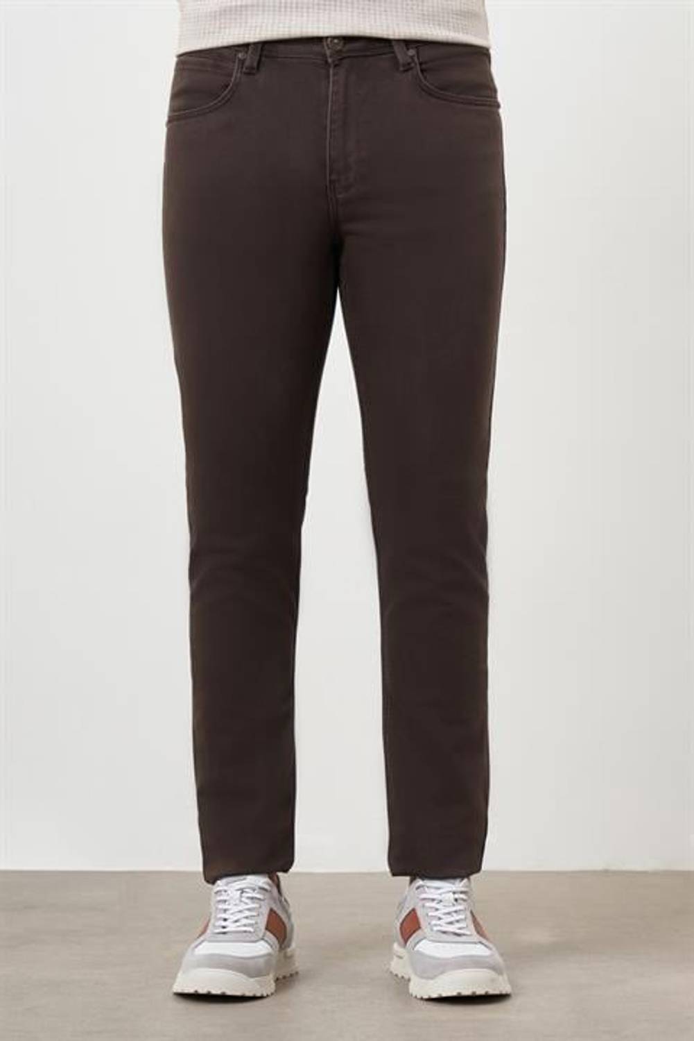 Мужские джинсы Morven коричневые с пятью карманами, Dynamic Fit, 89,5% хлопка, 7,5% полиэстера, 3% эластана, модель для стильного образа