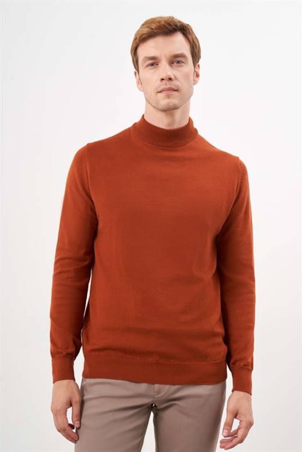 Мужской свитер кирпичного цвета с полуподнятым воротником, динамичная посадка, 50% хлопок, 50% акрил, удобный крой, длинный рукав