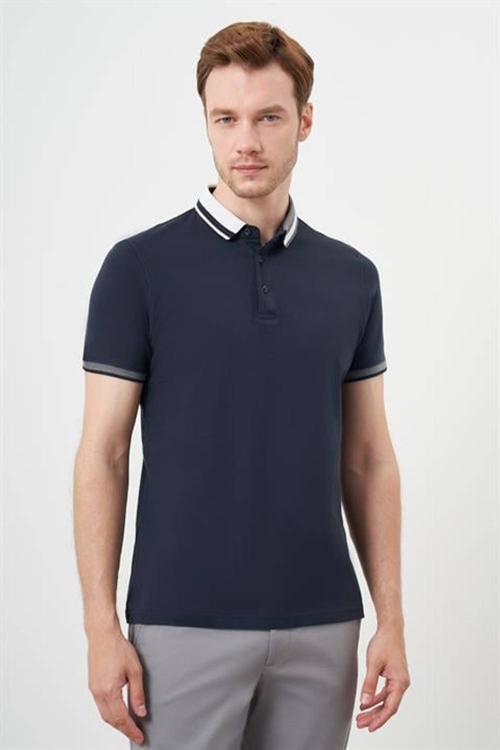 Чоловіча темно-синя футболка з коміром-поло, динамічною посадкою, коротким рукавом і ґудзиками, 100% бавовна, сучасний стиль