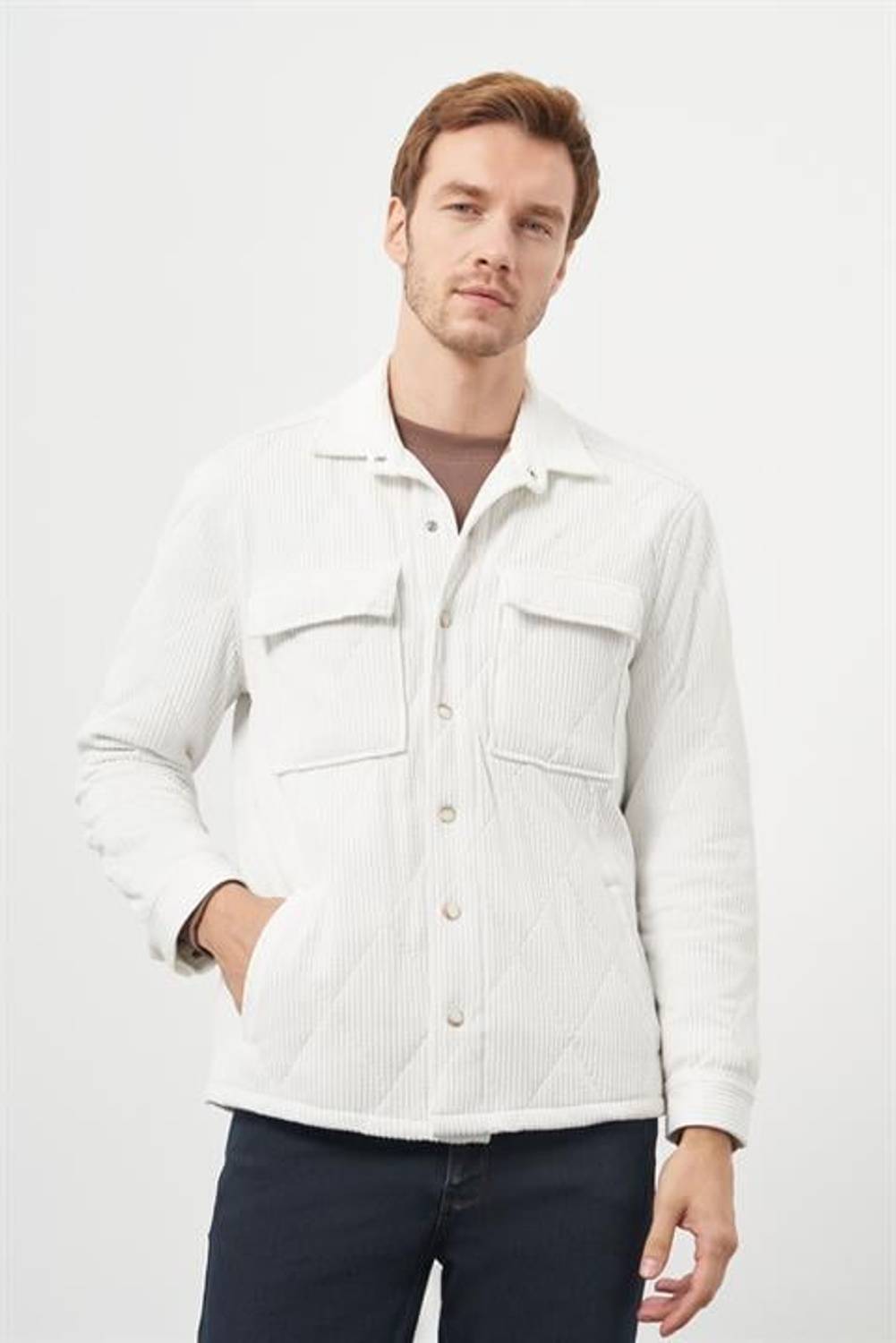 جاكيت مورفين للرجال بتصميم كابيتوني أبيض، مناسب للارتداء اليومي بملائمة ديناميكية ومواد عالية الجودة