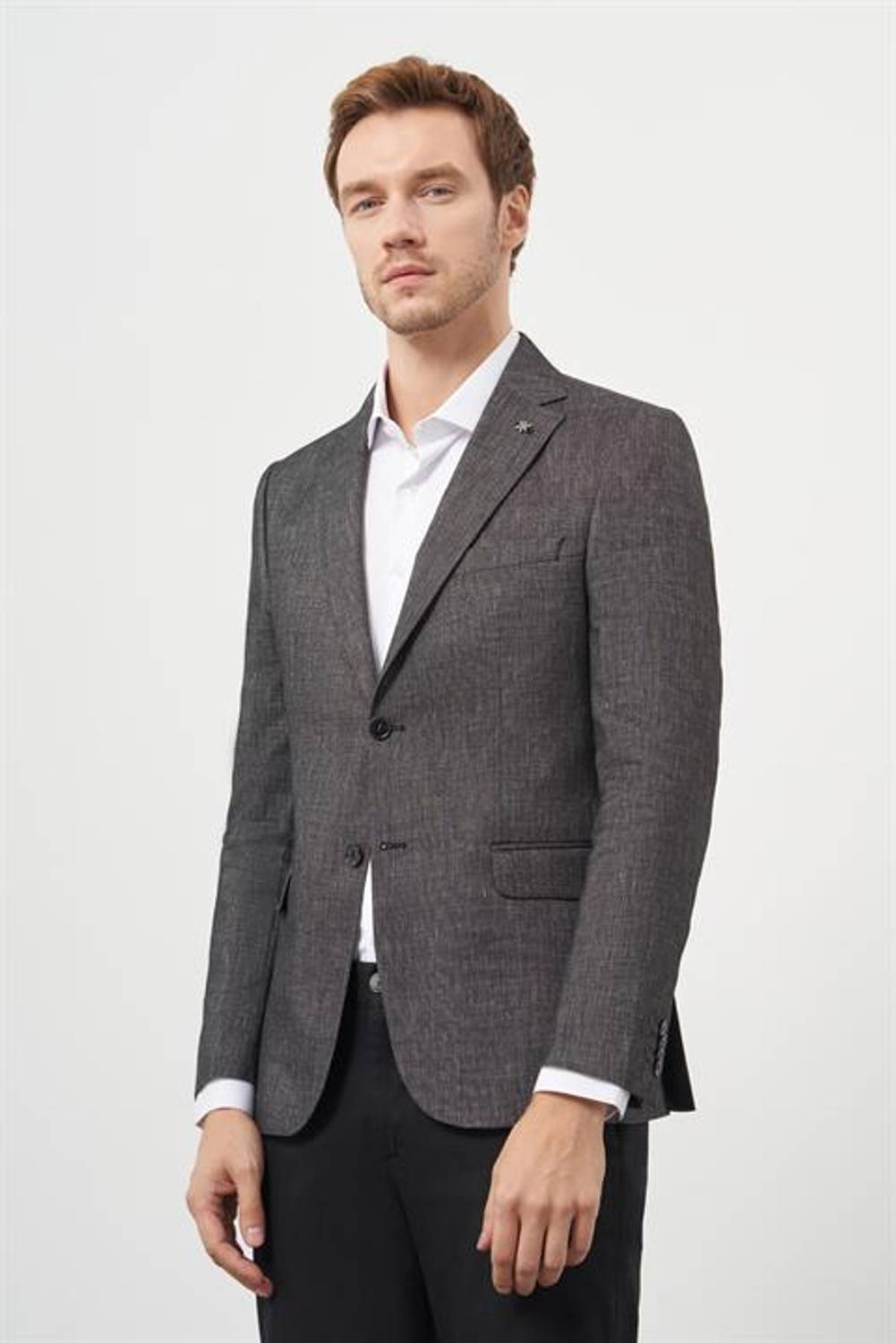 Чоловічий класичний піджак Morven у сірому кольорі, slim fit, 65% поліестер, 35% віскоза, з об'ємними кишенями та ґудзиковою застібкою