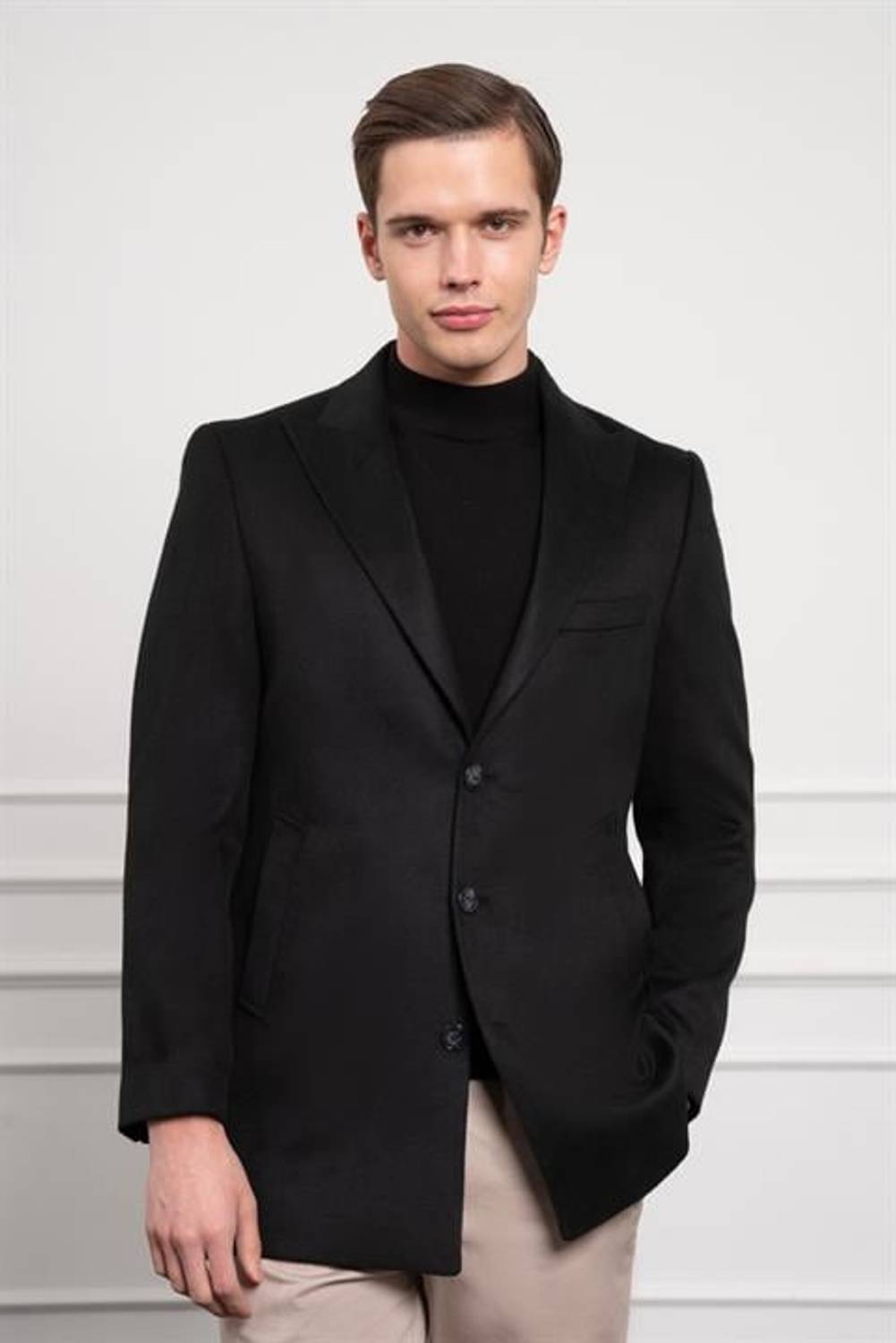 Morven Erkek Siyah Düz Sivri Yaka Dynamic Fit Kaban