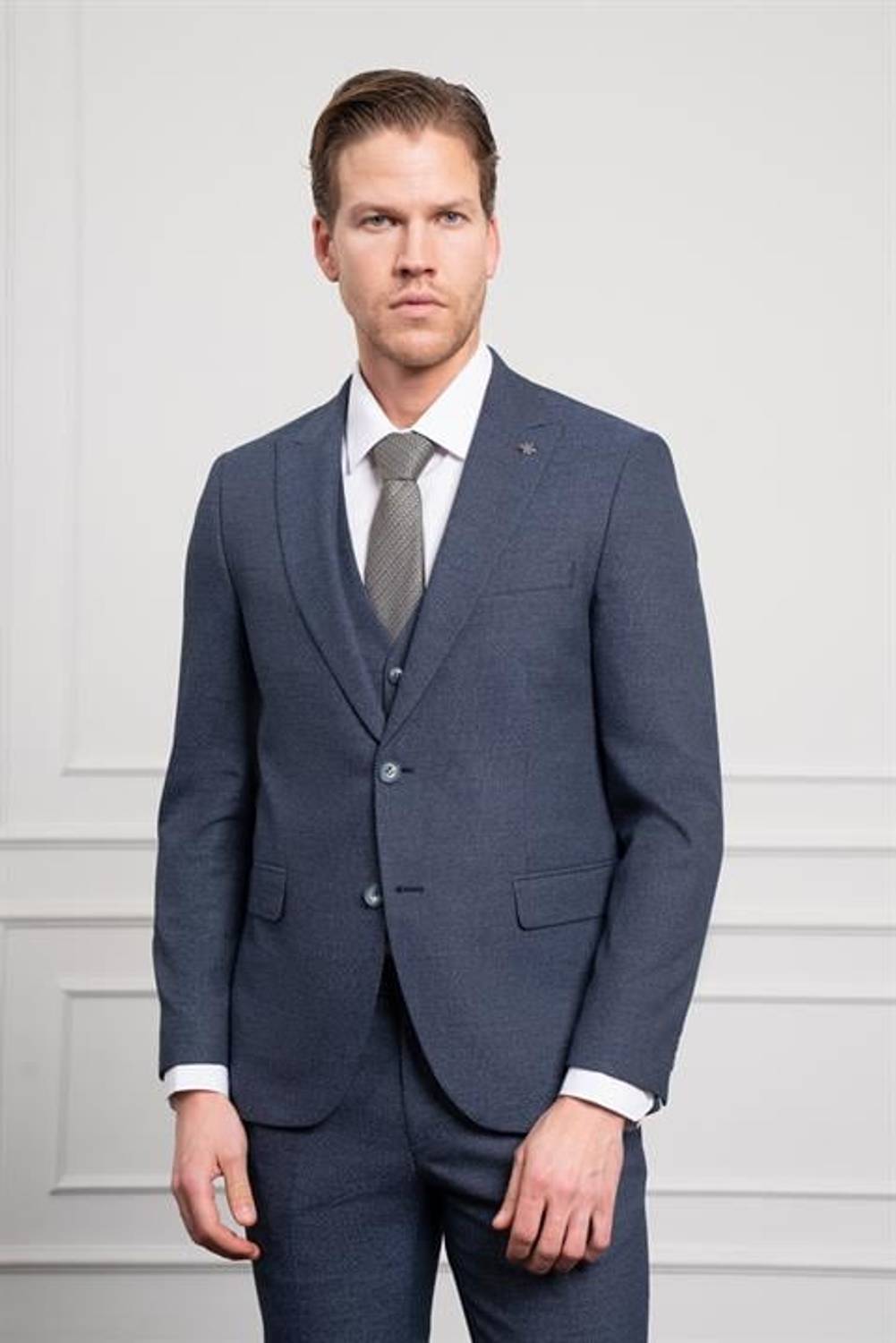 Morven Erkek Lacivert Trend Slim Fit Sivri Yaka Takım Elbise