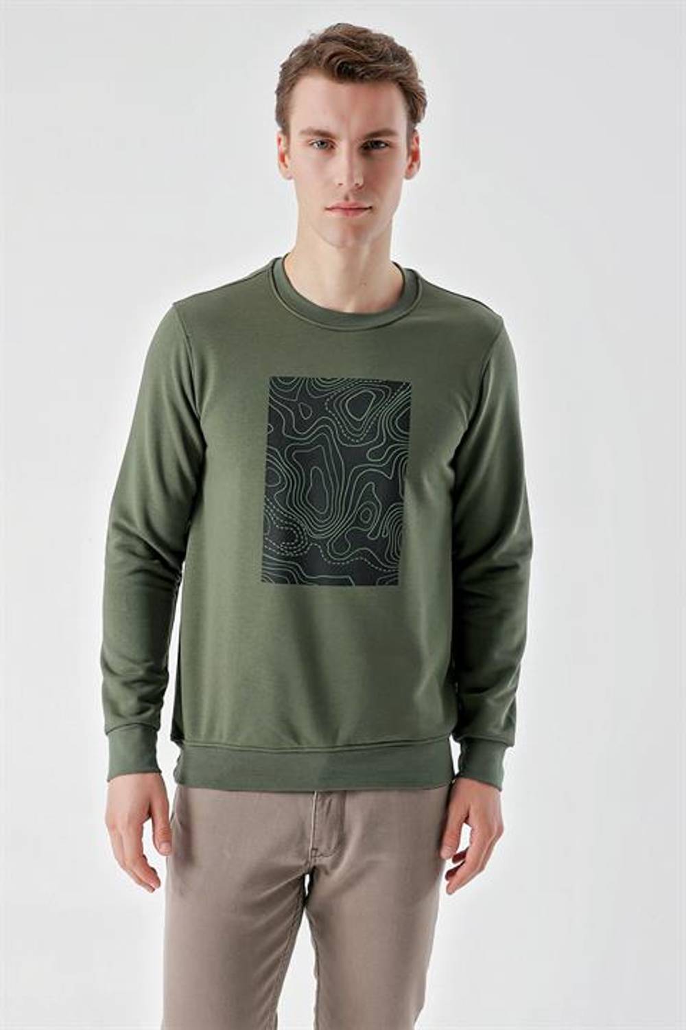 Чоловічий худі кольору хаки з динамічною посадкою, 100% бавовна, без кишень, довгий рукав, доступні розміри L та XL