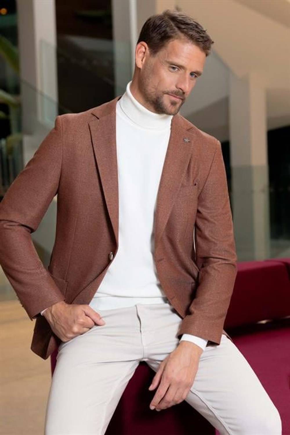 جاكيت رجالي كيريميت بتصميم مونو ياقة ضيق مقاس 46-52 مصنوعة من 65% بوليستر و32% فسكوز و2% سبندكس بدون بطانة وبأكمام طويلة