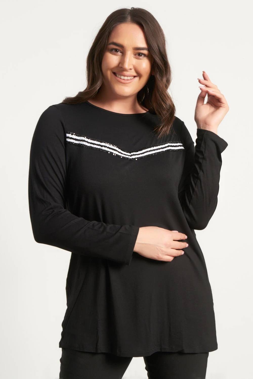 Блуза з пайєтками, стандартний крій, середня довжина, короткий рукав, з чорного трикотажу, для великих розмірів, 90% поліестер, 10% еластан