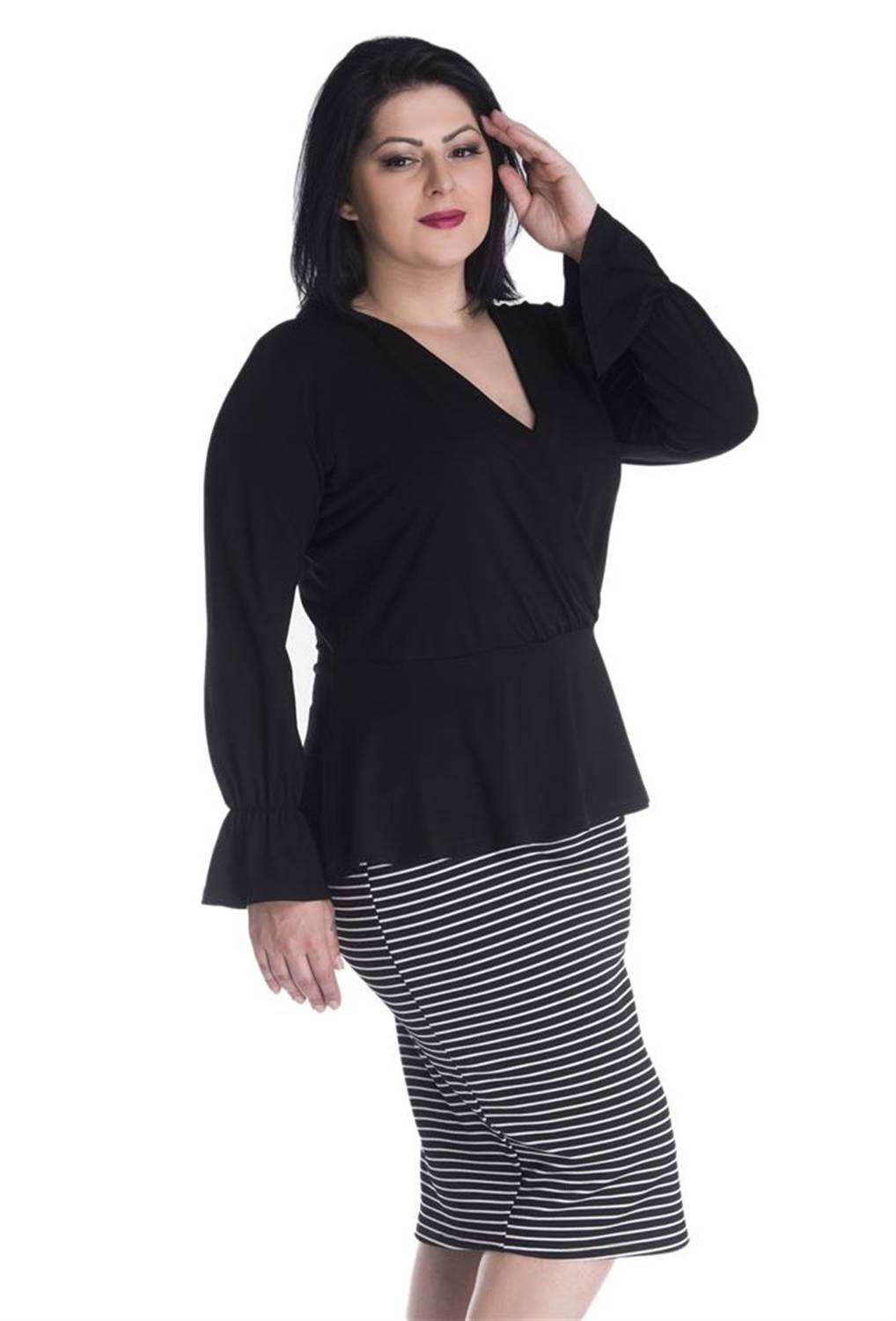 تنورة محبوكة مخططة