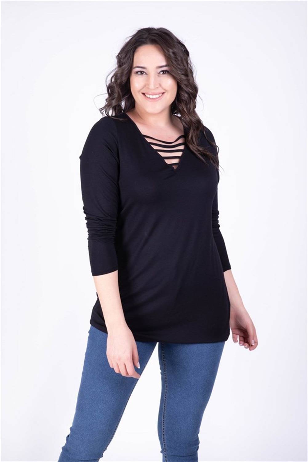 Футболка с вырезом V, большой размер, черная, комфортная, из вязки, 96% вискозы, 4% эластана, длинный рукав, средняя длина