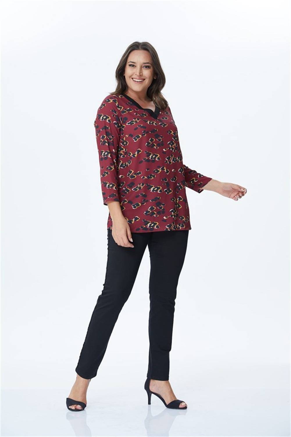Блуза великих розмірів з леопардовим візерунком, V-подібним вирізом, довгими рукавами і тонкою структурою, 100% поліестер, бордова, розміри 40-52