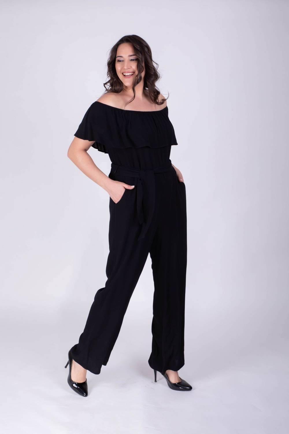 Трехцветный комбинезон с низкими плечами больших размеров, удобная свободная посадка, короткий рукав, нормальная талия, черный цвет