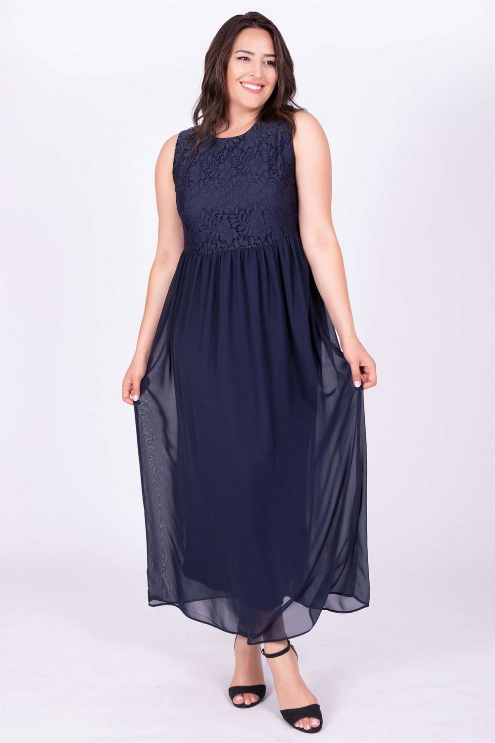 Сукня з мереживним верхом великих розмірів, без рукавів, з прямим кроєм, класичного фасону, на блакитному фоні