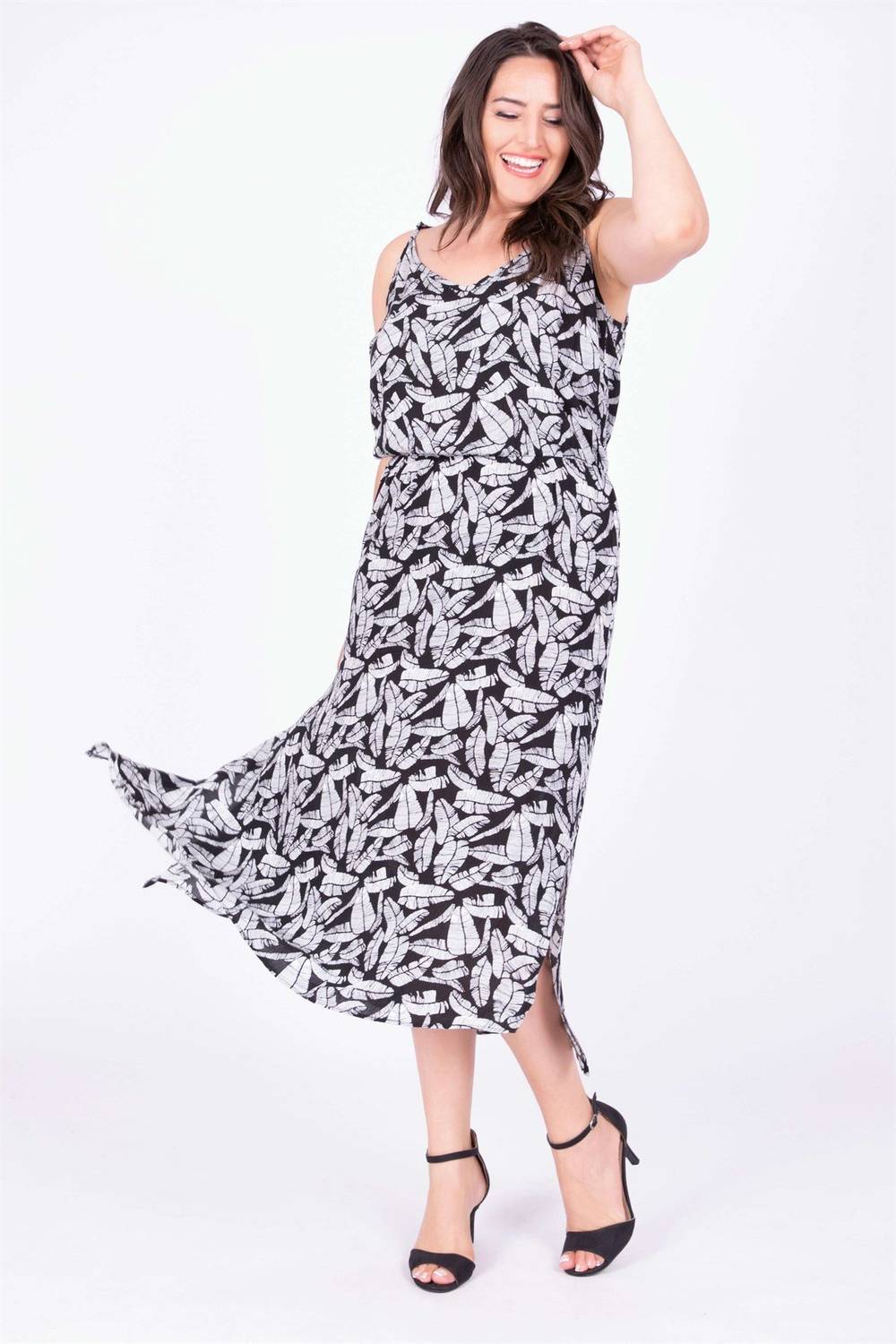 Сукня з підв'язками на плечах та еластичним поясом, розмір 44-52, чорного кольору, середня товщина, з рослинним візерунком