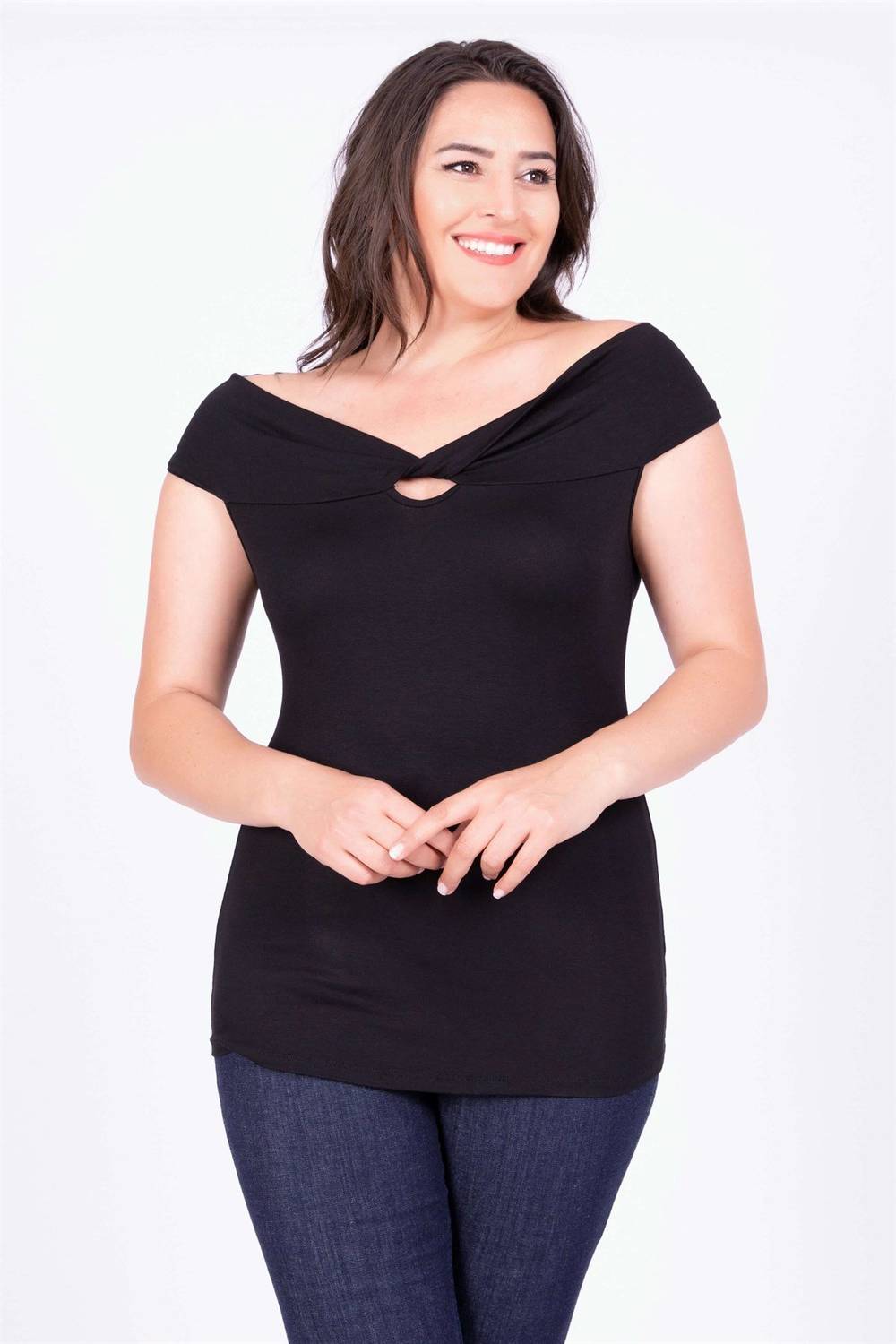 Футболка с узлом и вырезом «Кармэн» для больших размеров, черная, средняя плотность, 90% полиэстер, 10% эластан, узкий фасон