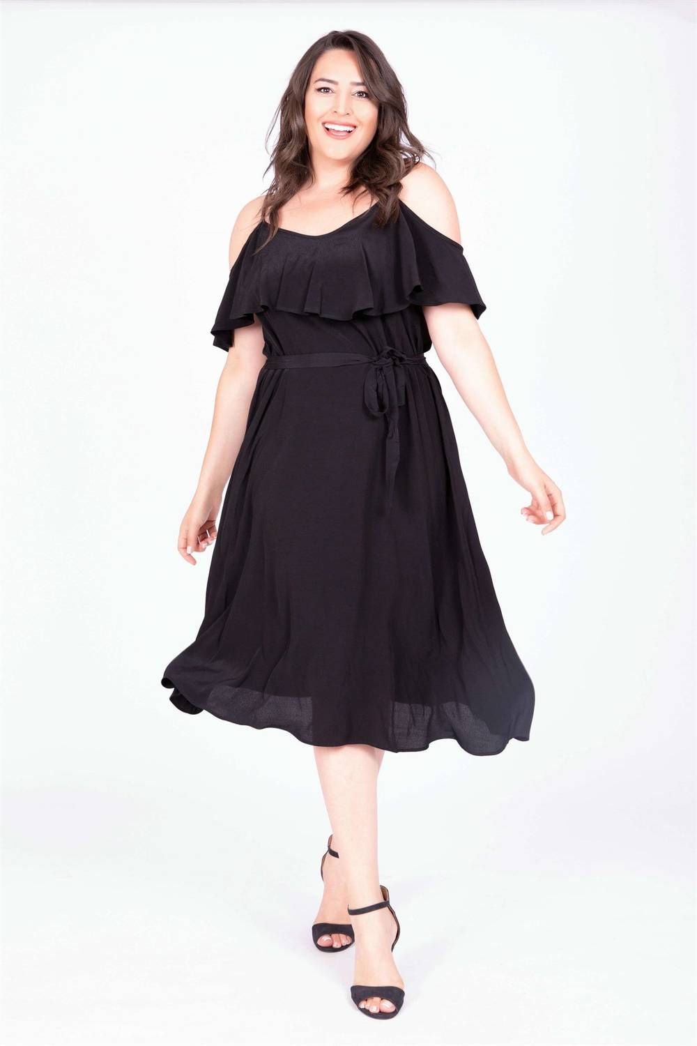 Платье с оборками и поясом для полных женщин, стандартный крой, без рукавов, длина до колен, ткань: 100% вискоза, цвет: черный