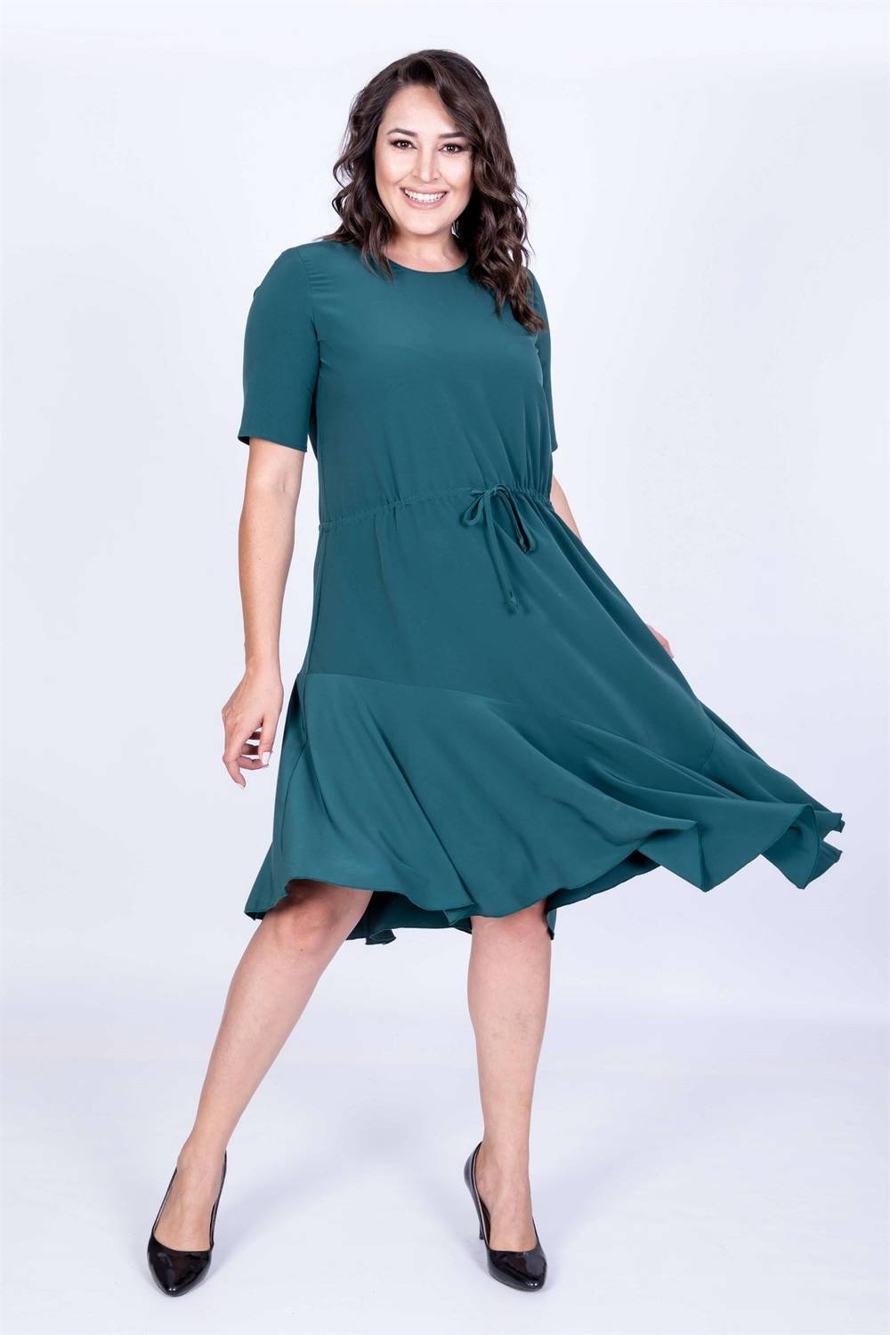 فستان مع تنورة غير متناظرة