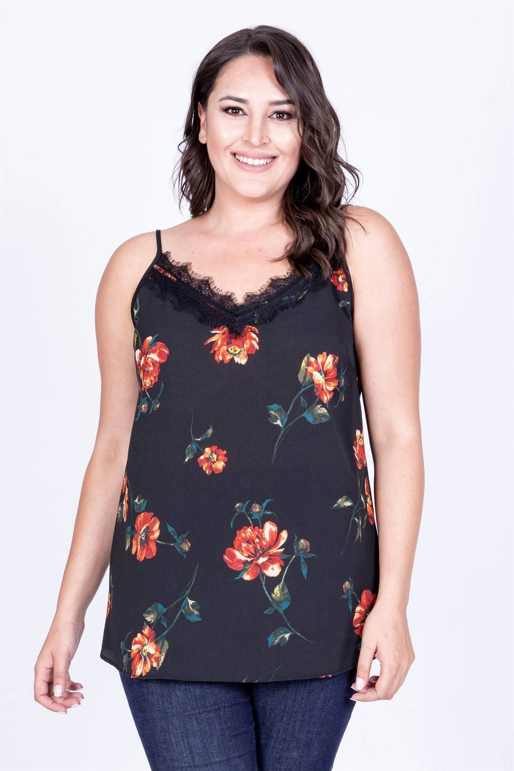 بلوزة بحمالات من الدانتيل