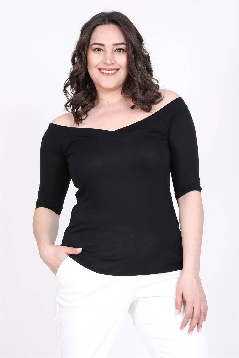 Футболка с кармен-воротником больших размеров, черная, свободного кроя, средняя плотность, 96% вискозы, 4% эластана, длина 72 см