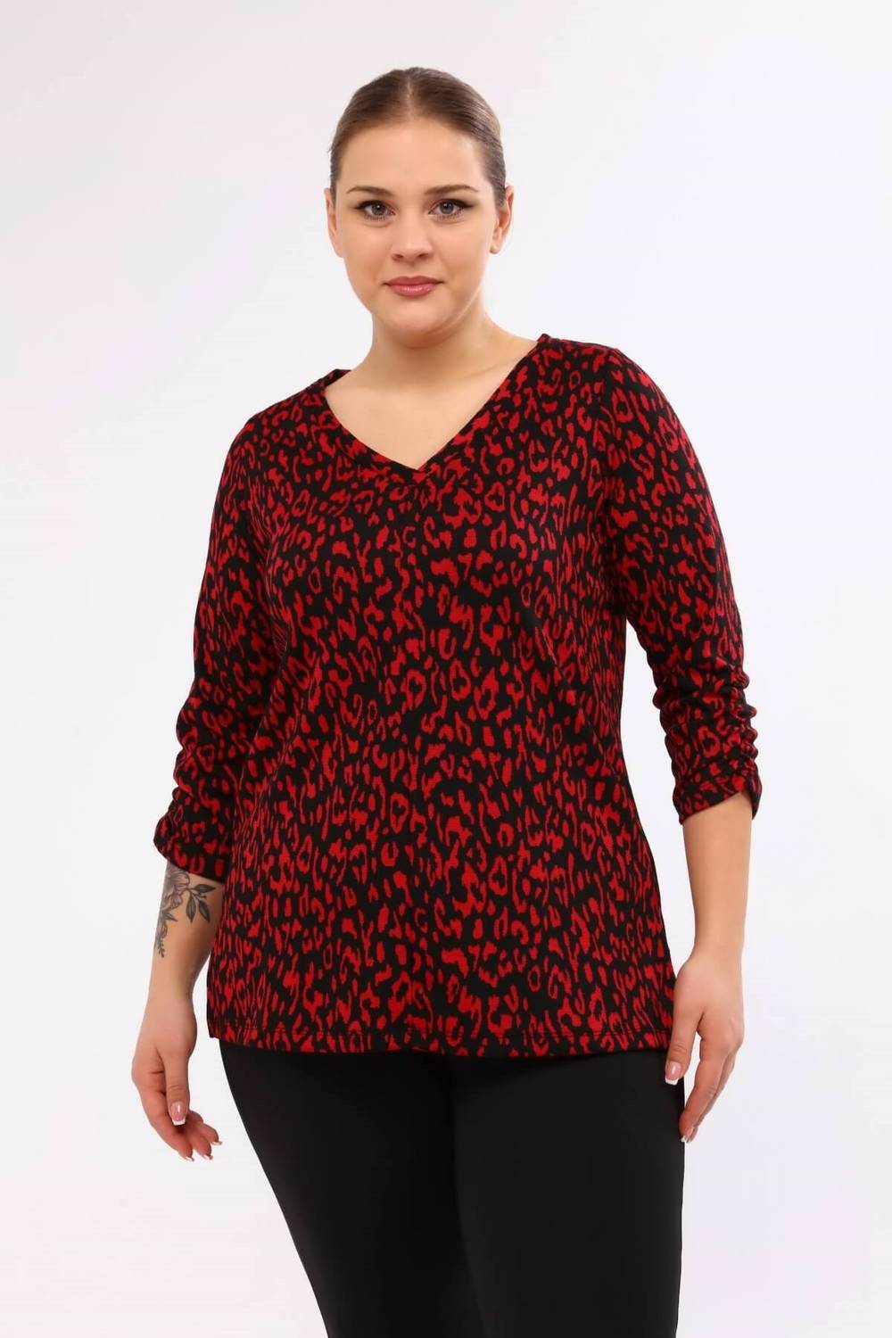 بلوزة تريكو وأكمام على شكل حرف V