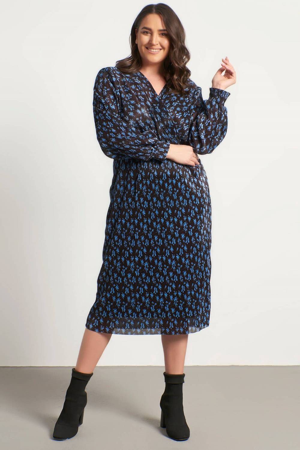 Плаття з тканинною підкладкою з квітковим узором, V-подібним вирізом, довгими рукавами і еластичним поясом великих розмірів