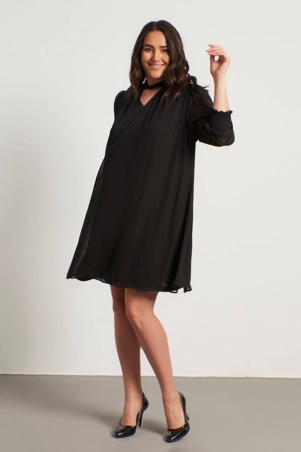 Yaka Detaylı Gipeli Şifon Elbise