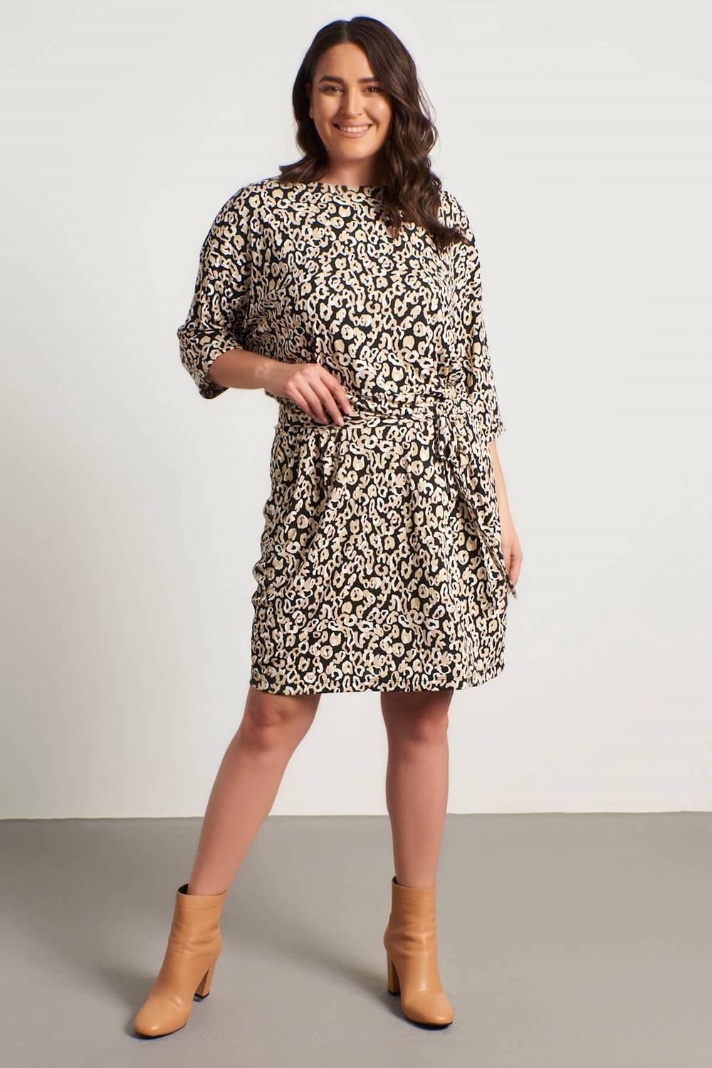 Сукня з деталями в'язаного крючка для великих розмірів, чорна, з поясом, з середньою довжиною та 3/4 рукавами, 100% поліестер