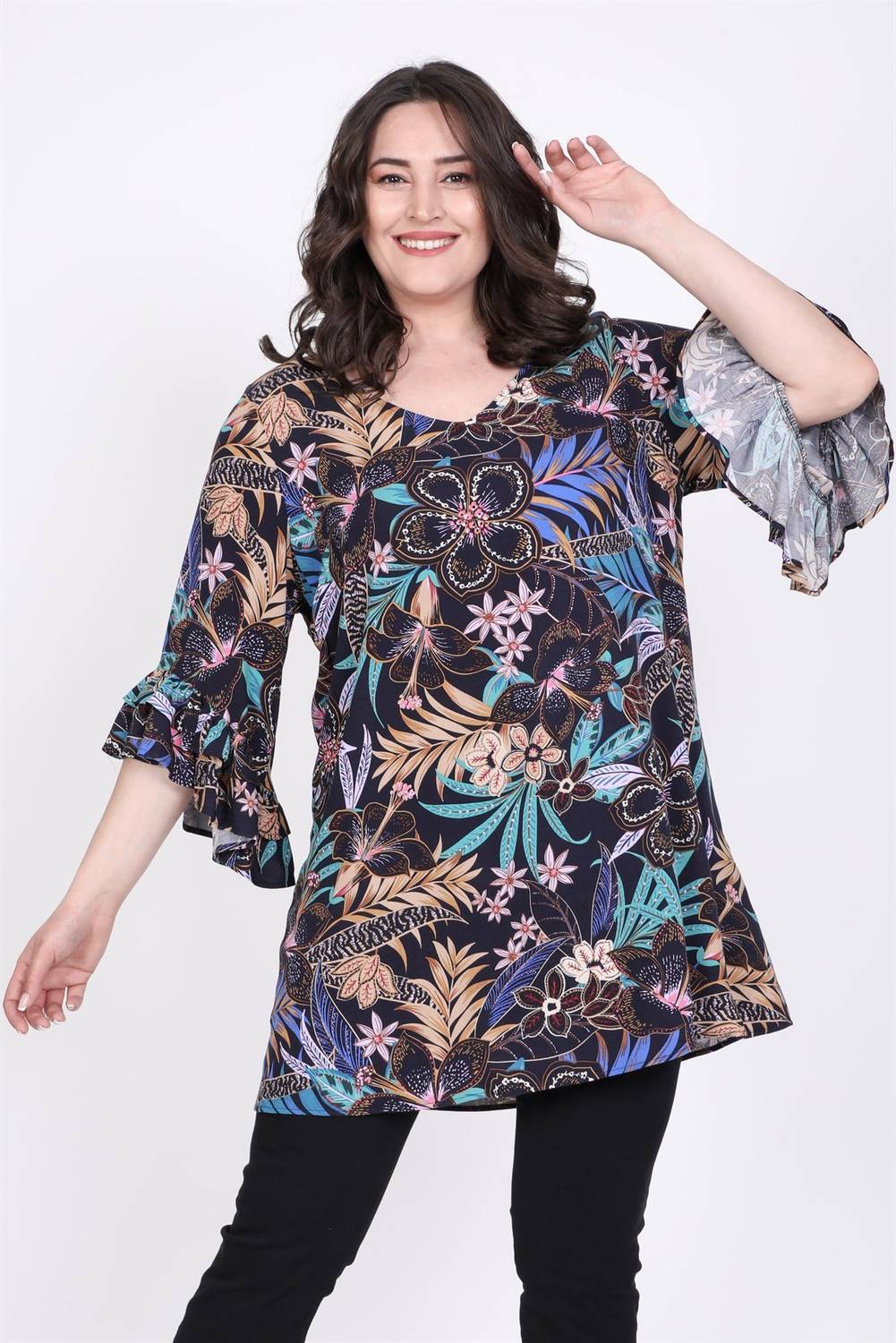 بلوزة 3/4 كم بأكمام مكشكشة