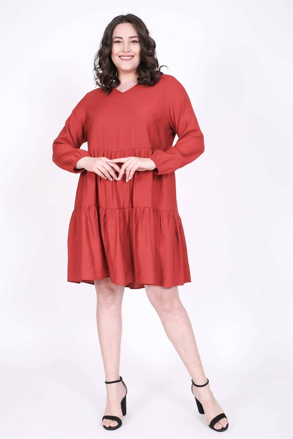 V Yaka Katlı Elbise