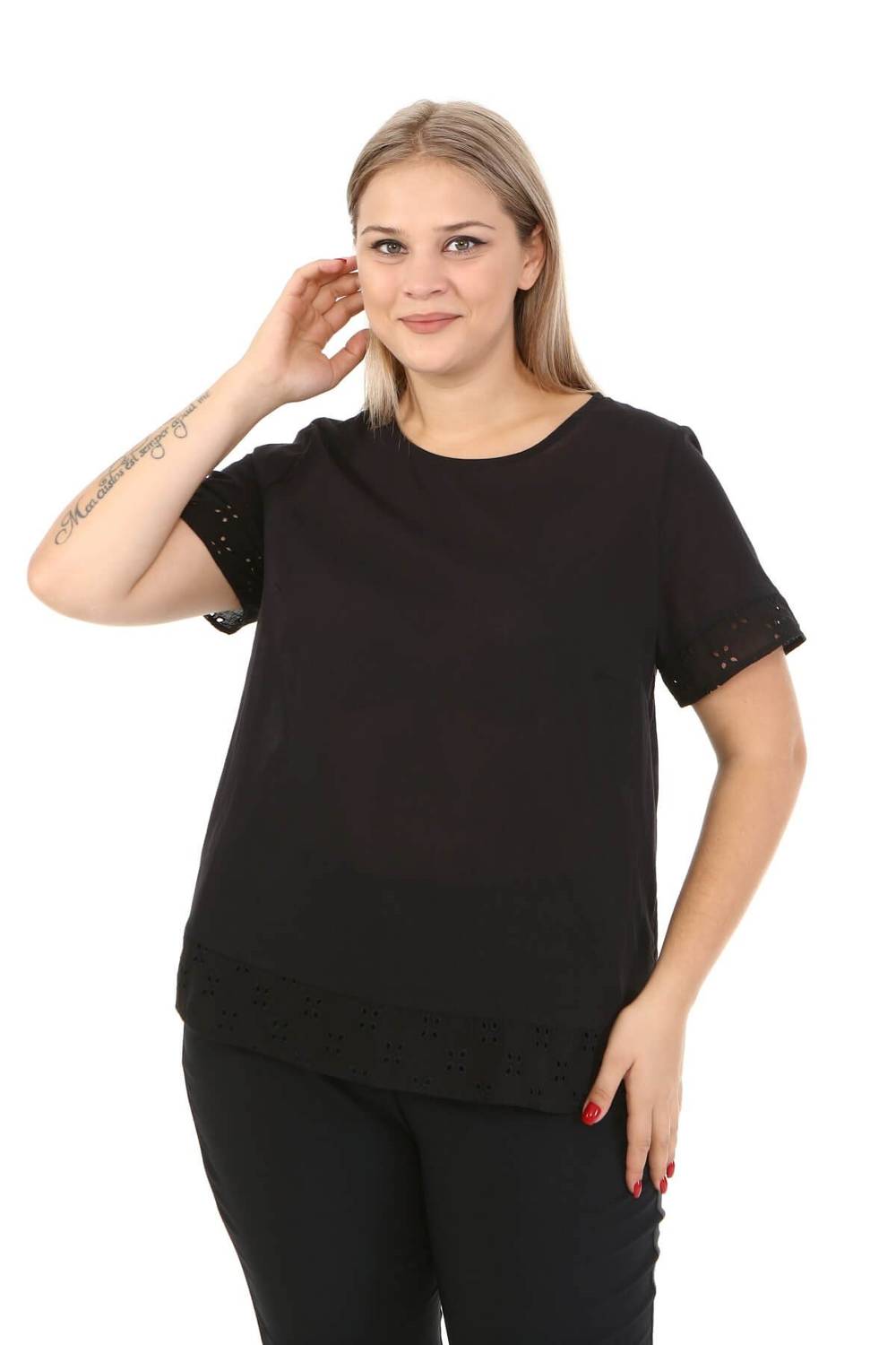 Блуза с рюшами на рукавах и подоле, большие размеры, черная, короткий рукав, свободный крой, 100% хлопок, длина 72 см