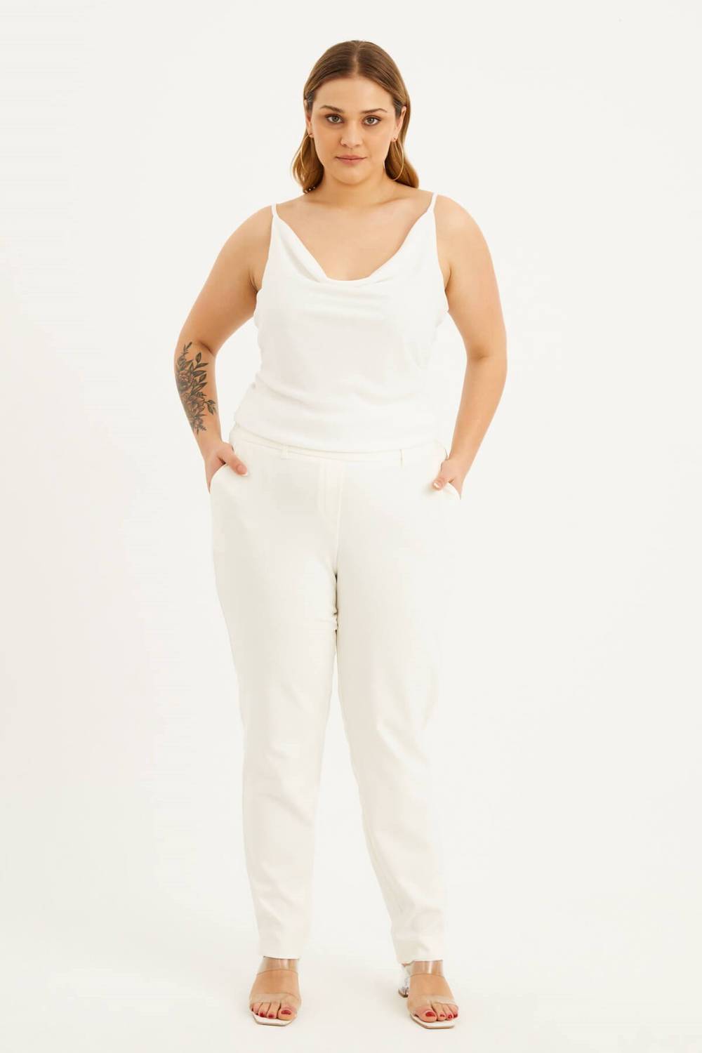 بنطال كلاسيكي بخصر مرن وقصّة ضيقة