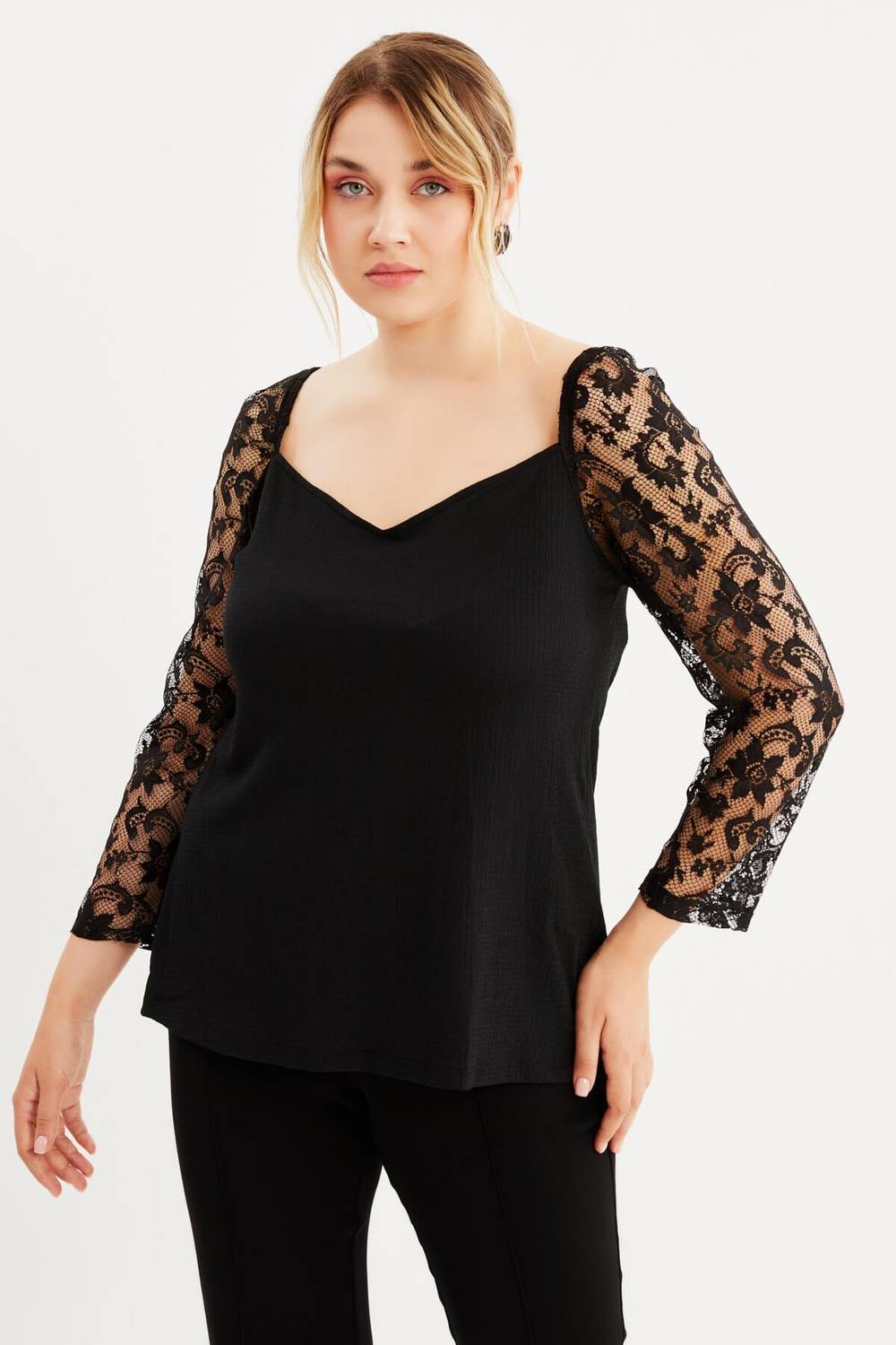 Kare Yaka Kolları Dantelli Bluz