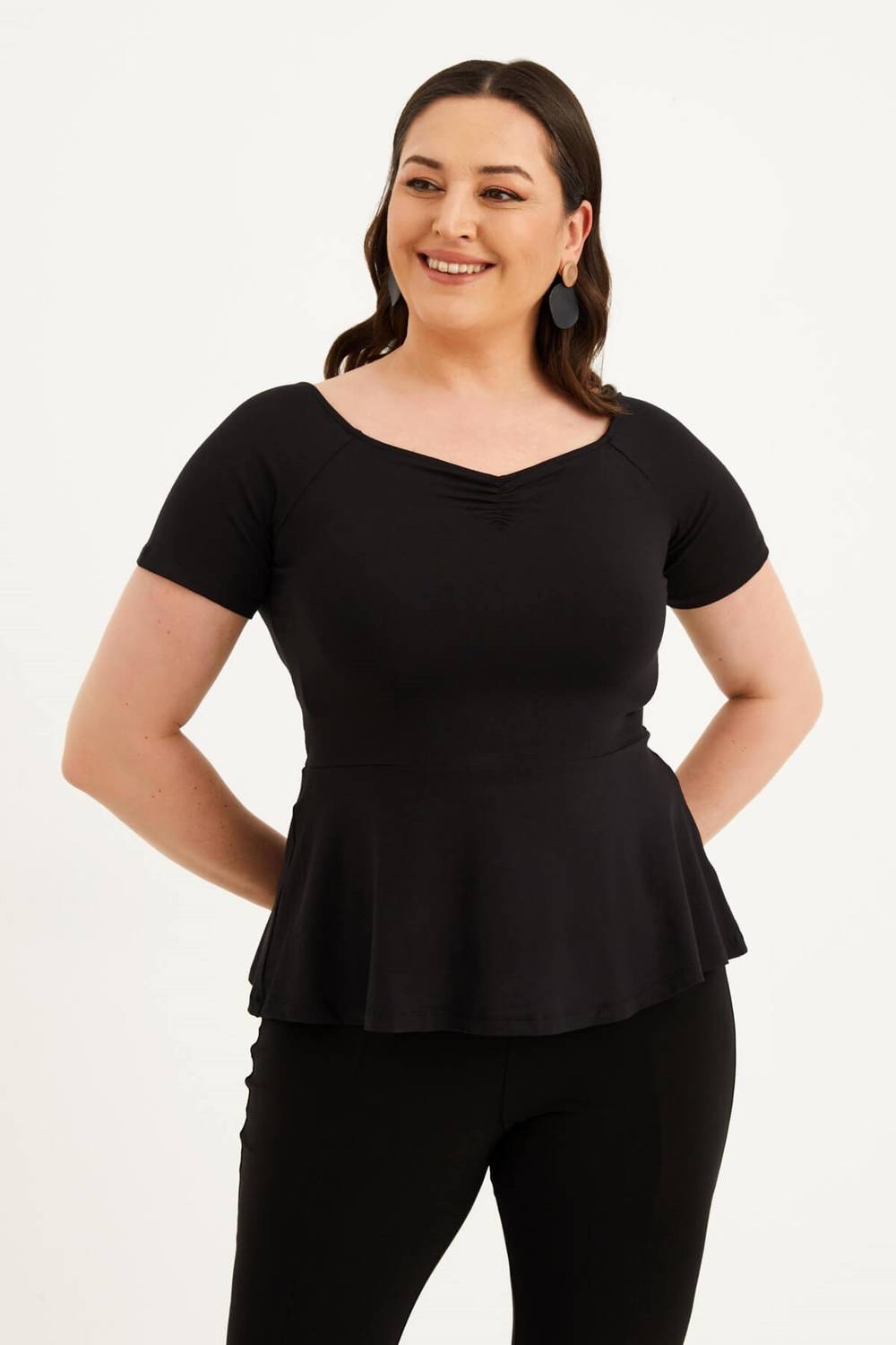 Футболка с каплеобразным вырезом больших размеров, черная, комфортная, из тонкой трикотажной ткани, идеально подходит для повседневной носки