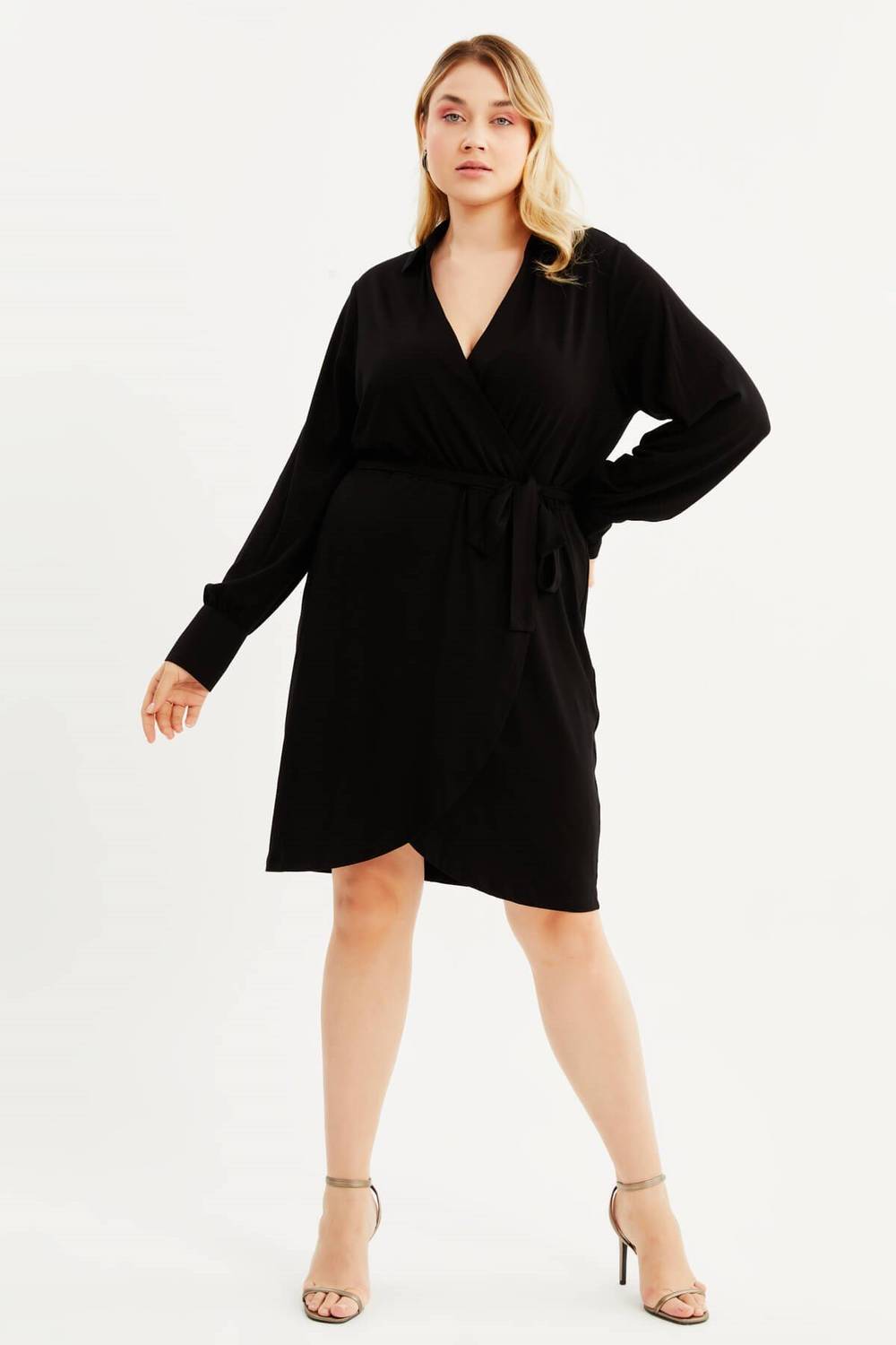 Платье з поясом на зав'язках великого розміру, V-подібним вирізом, довгими рукавами, з трьох кольорів, з приємного в'язаного матеріалу