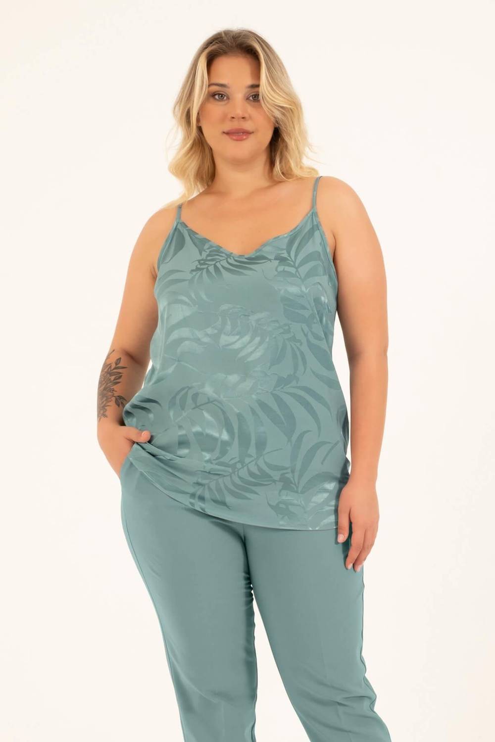 بلوزة من الساتان الجاكار بحزام حبل