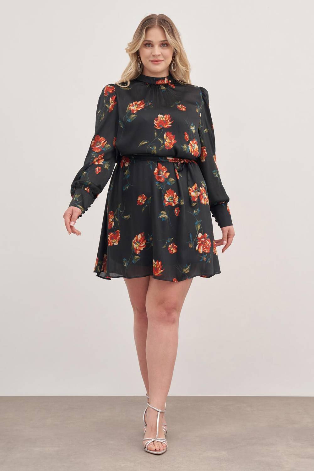 Елегантна сукня з атласним поясом для великих розмірів, чорна, комфортний крій, довгі рукави, 100% поліестер