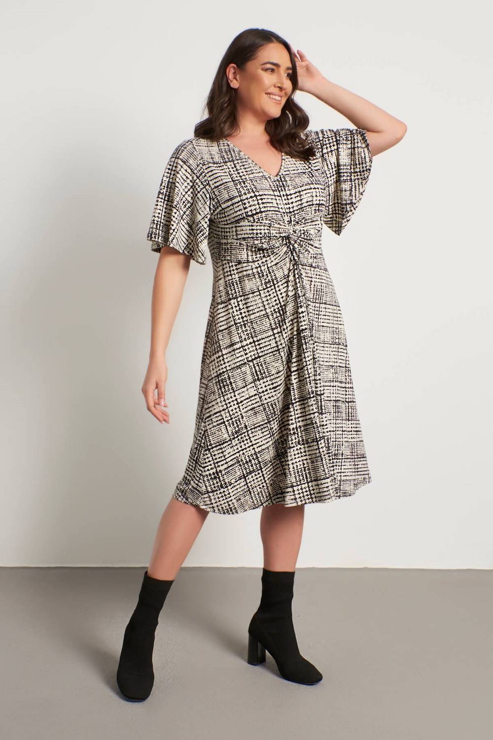 Сукня з вузлом великих розмірів, V-подібний виріз, пелеринові рукава, зручний крій, середня довжина, легка тканина, 90% поліестер, 10% еластан