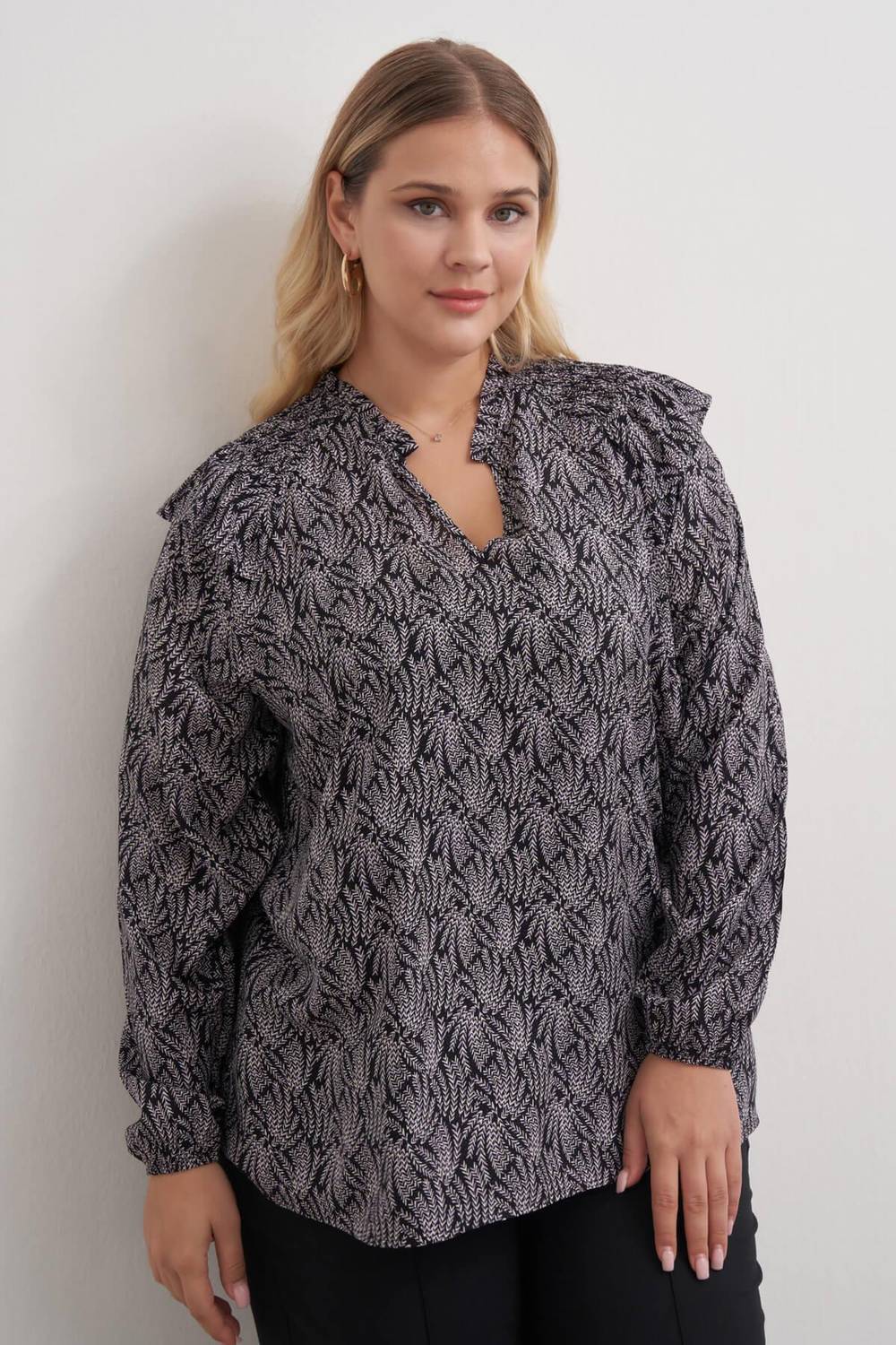 Gipe Detaylı Desenli Bluz