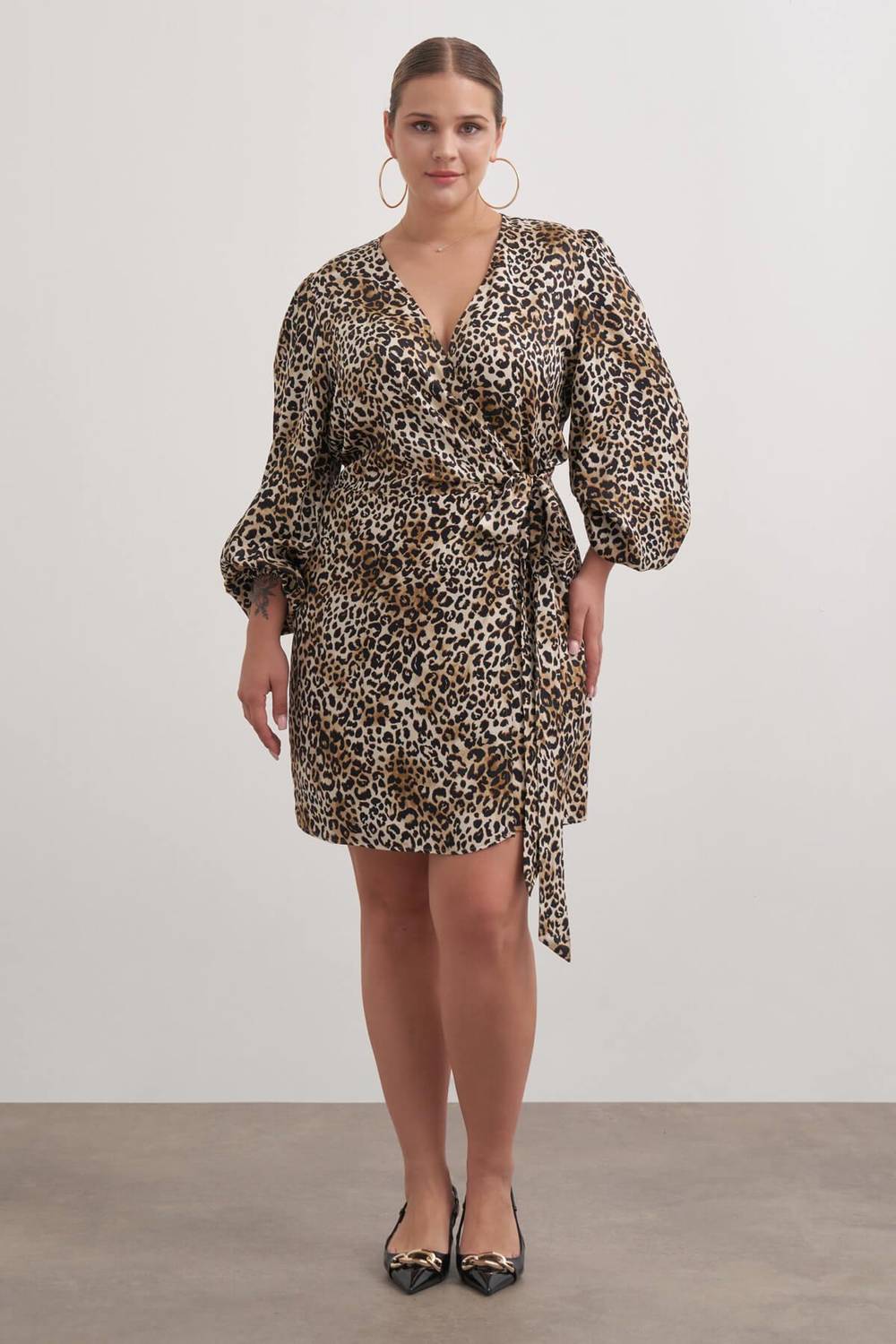 Сукня з леопардовим принтом з бежевим поясом для великих розмірів, кольор коричневий, розміри 40-54