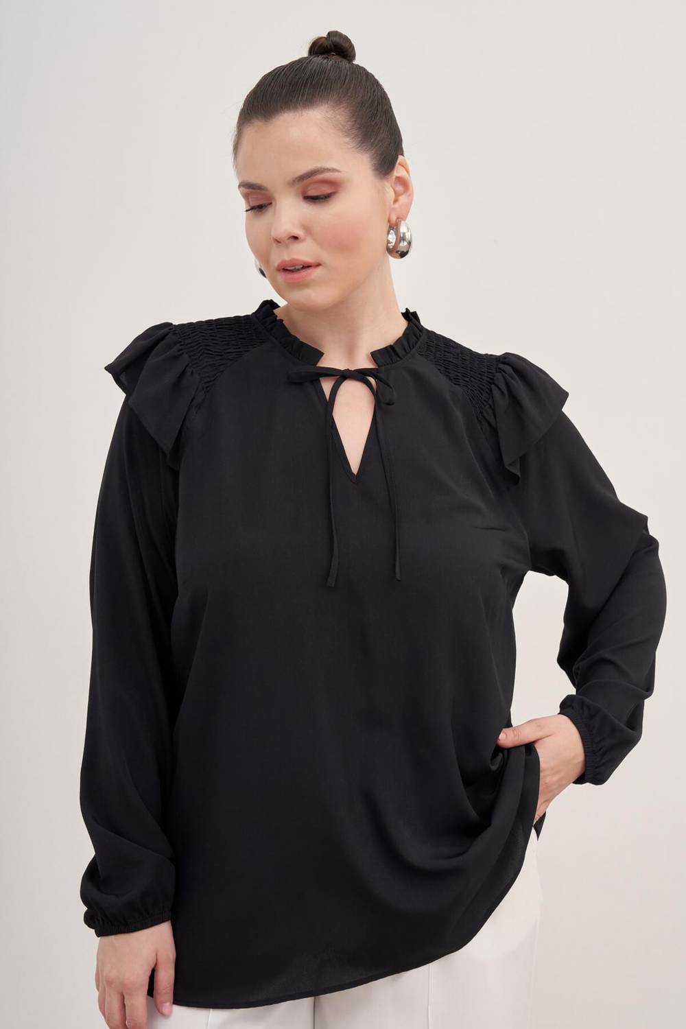 Gipe Detaylı Bağcıklı Bluz