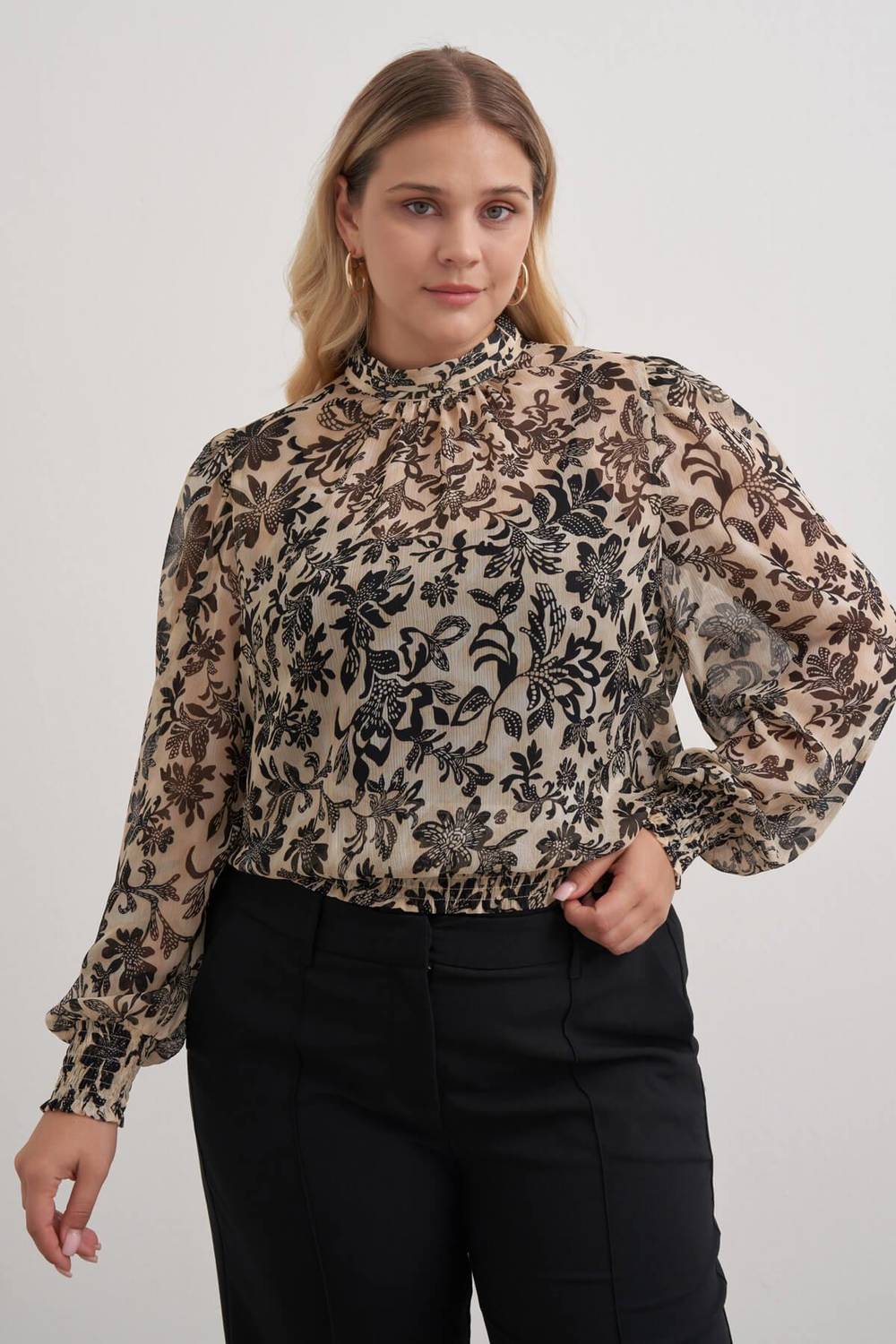 Gipe Detaylı Şifon Bluz