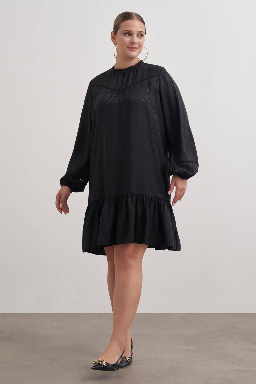 Saten Şerit Detaylı Elbise