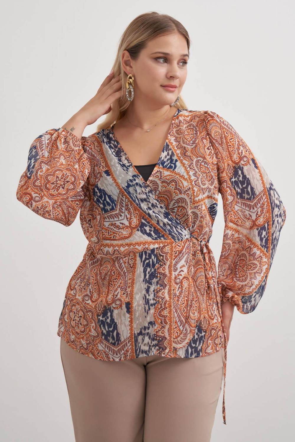 Bağlama Detaylı Şifon Bluz