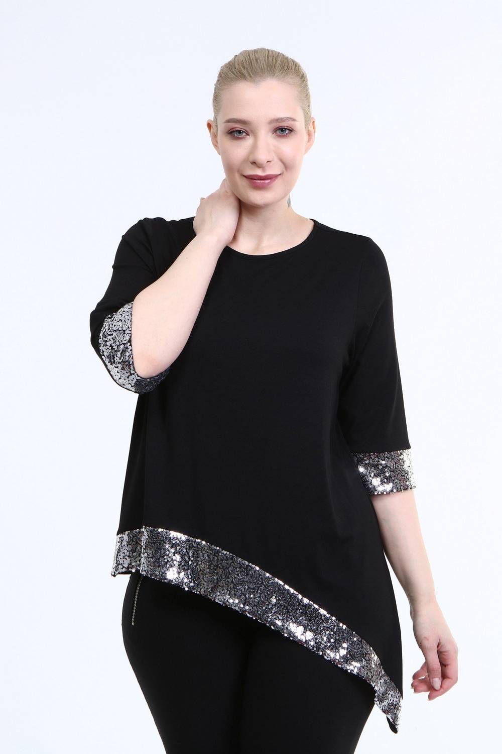 Асиметрична блуза з пайетками з трикотажу для великих розмірів, чорна, з круглим вирізом, 3/4 рукавами, з комфортним кроєм